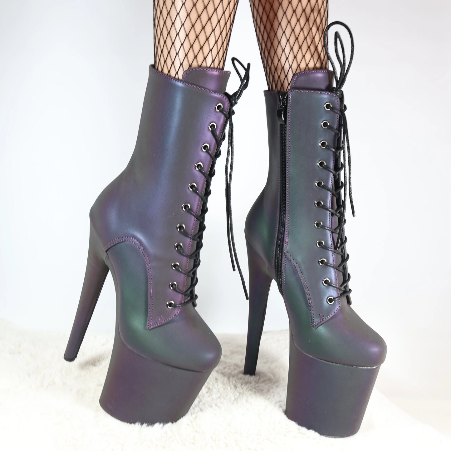 Luminous Holo Booties – Glanz bei Tag, Glow bei Nacht