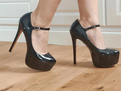 Mary Jane Vibes – Plattform-Pumps mit Stiletto & Riemchenschnalle