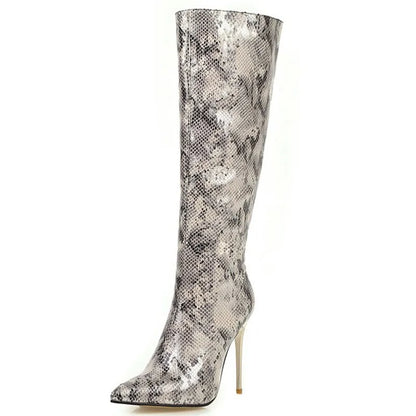 Kniehohe High Heels Stiefel in Schlangenleder- & Leoparden-Optik – Wild. Elegant. Unverkennbar.