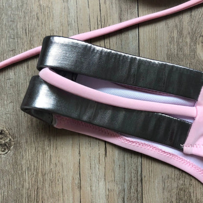 Gold-Print Bikini – edel, sexy & perfekt für sonnige Auftritte