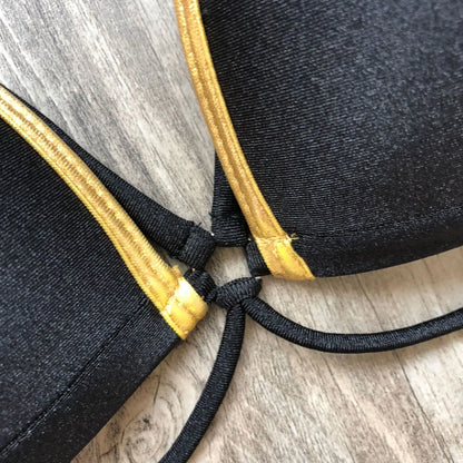 Gold-Print Bikini – edel, sexy & perfekt für sonnige Auftritte
