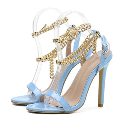 Chain Glam – Sommerliche Sandalen mit Wow-Faktor ✨