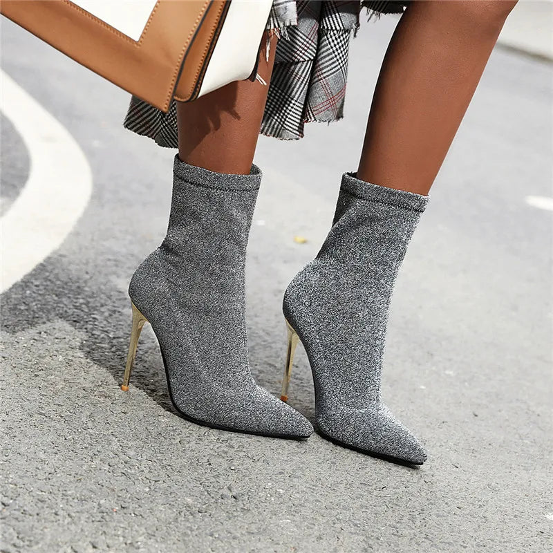 Stiletto-Statement – Sexy Sock Boots mit Leoparden-Print & Metallic-Looks