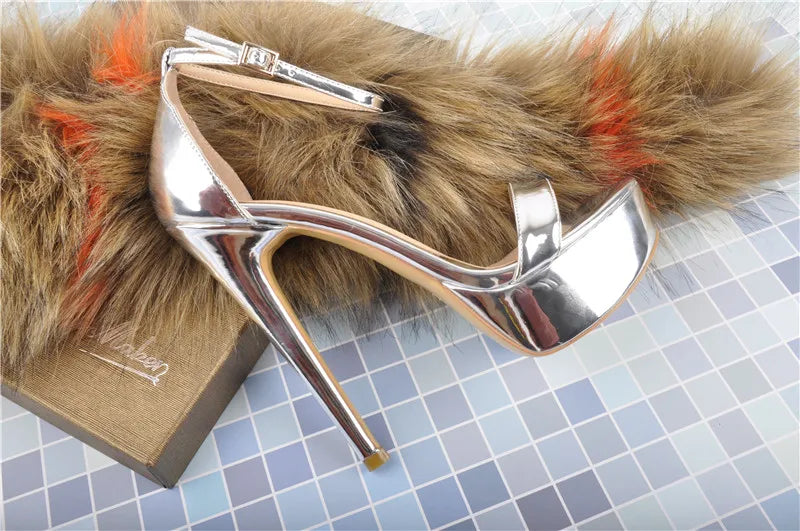 Hot & glossy – diese Sandalen lassen dich strahlen ✨