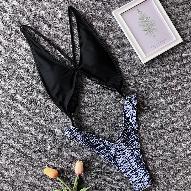 Bauch-Cut-Out Monokini – sexy Silhouette & modernes Design