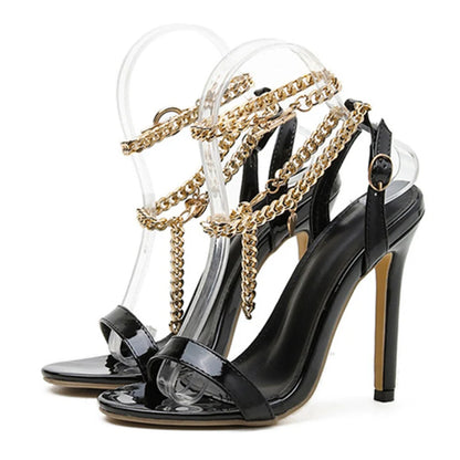 Chain Glam – Sommerliche Sandalen mit Wow-Faktor ✨