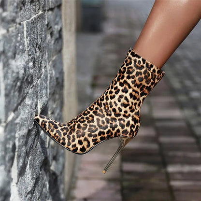 Stiletto-Statement – Sexy Sock Boots mit Leoparden-Print & Metallic-Looks