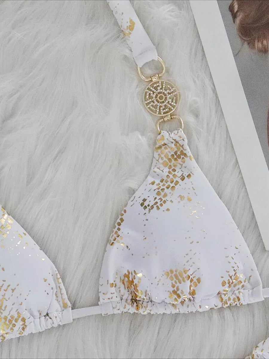 Snake Print Bikini – wild, glänzend & mit sexy High-Cut