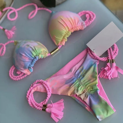 Mehrfarbiger Triangle-Bikini – verspielt, sexy & rückenfrei