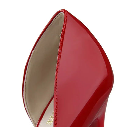 Elegante Lackleder-Pumps mit Cut-Out-Design 👠