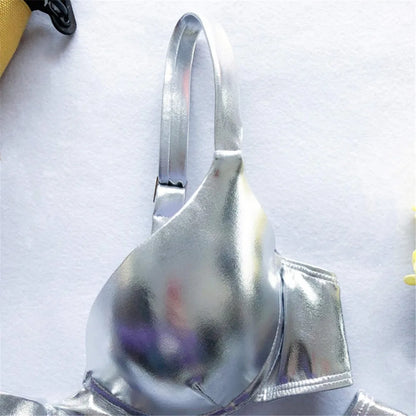 Glänzender Bikini in Lederoptik – sexy, extravagant & ein echter Hingucker