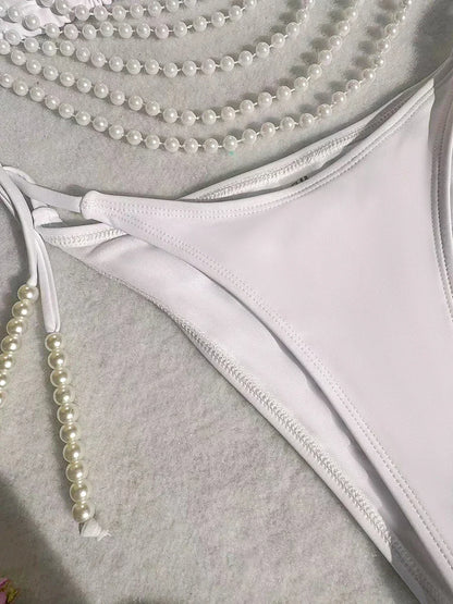 3-teiliges Bikini-Set mit Perlenketten – Luxus am Strand
