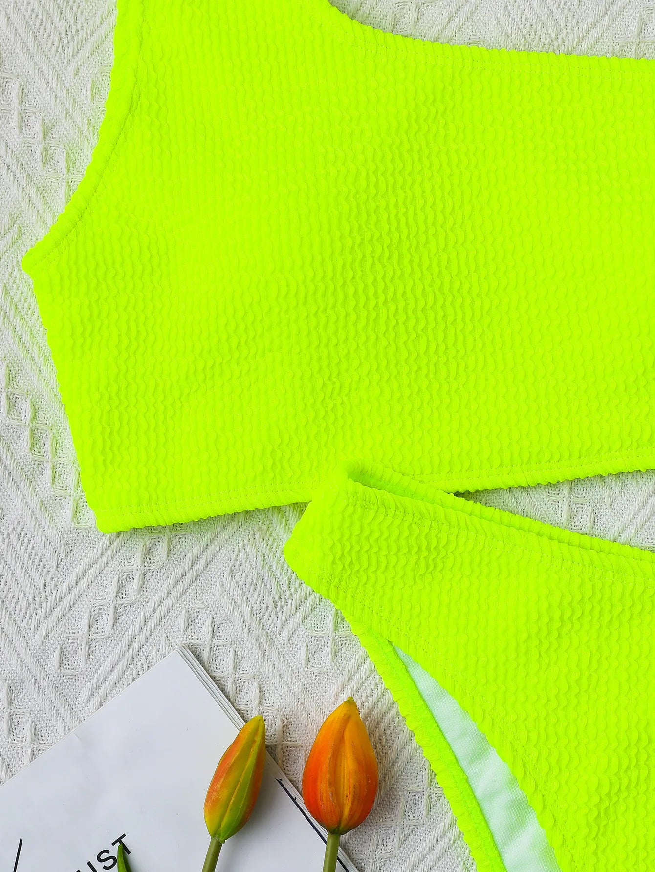 One-Shoulder Bikini in strukturierter Optik – minimalistisch, aber extrem wirkungsvoll