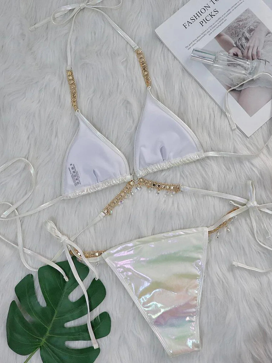 Bikini im Wet-Look mit Diamantdetails – auffällig, edgy & verführerisch
