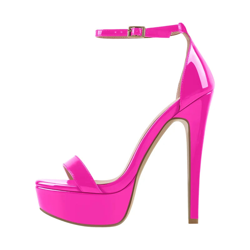 Hot & glossy – diese Sandalen lassen dich strahlen ✨