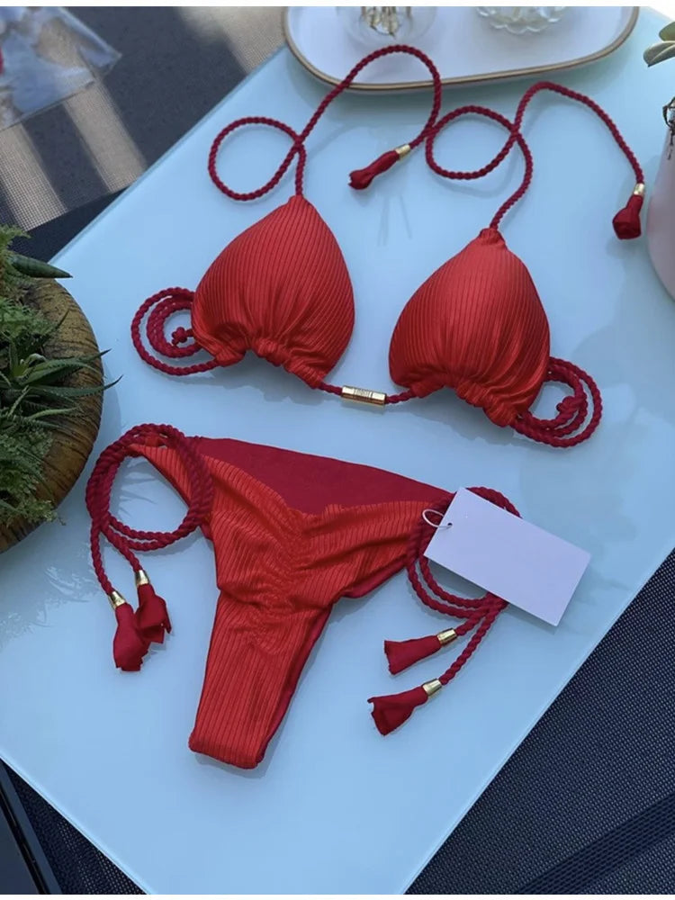 Mehrfarbiger Triangle-Bikini – verspielt, sexy & rückenfrei