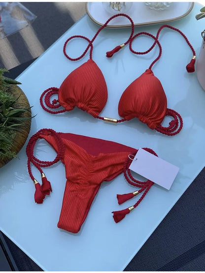 Mehrfarbiger Triangle-Bikini – verspielt, sexy & rückenfrei