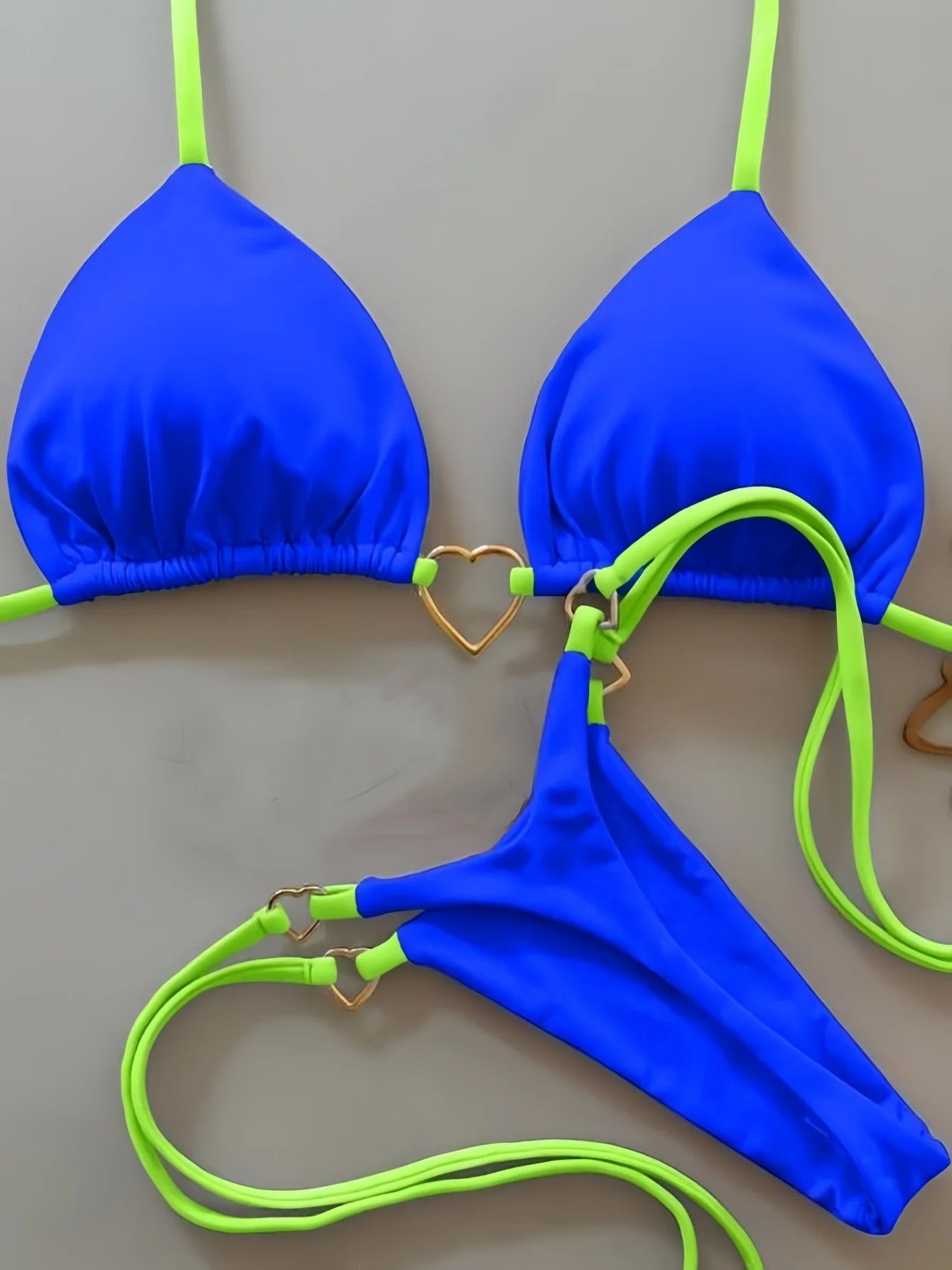 Low-Taille Bikini-Set – sexy Schnitt trifft minimalistischen Style