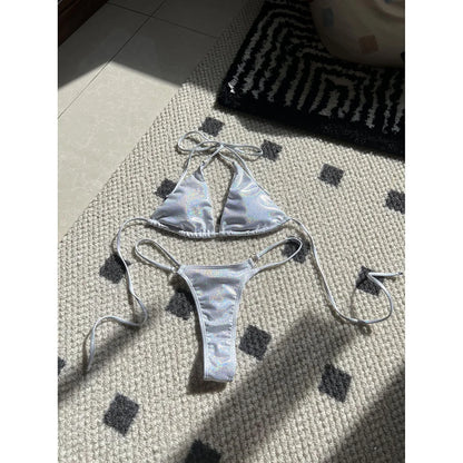 Glitzernder High-Cut Halter-Bikini – für funkelnde Auftritte am Strand