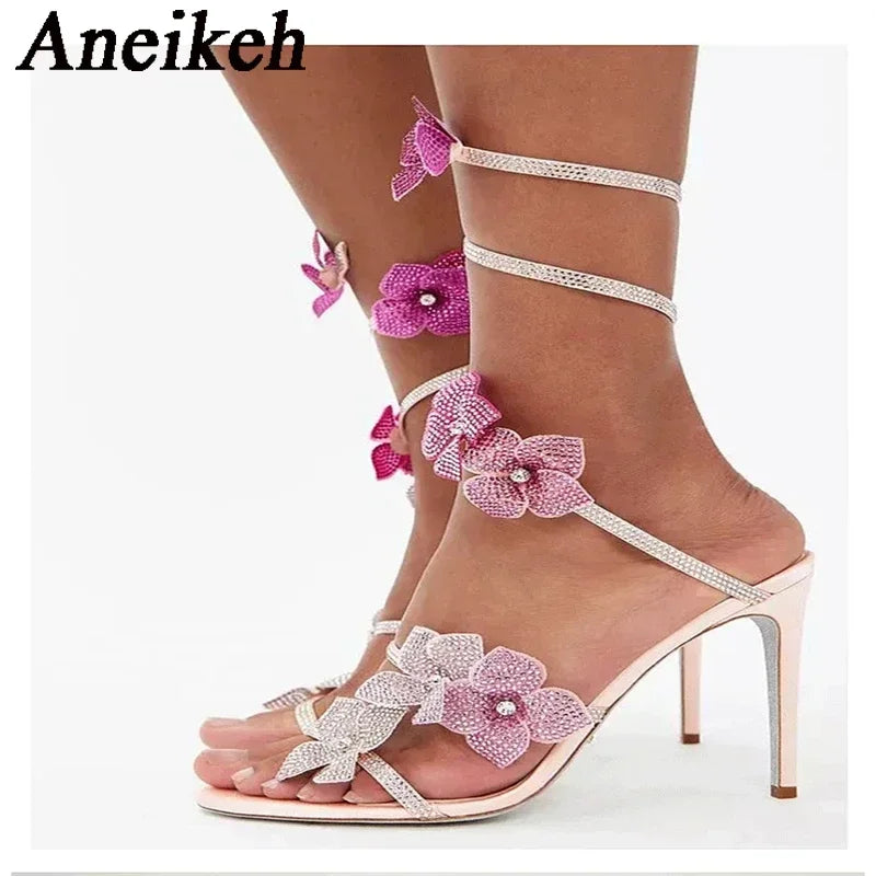 Crystal Flower Heels – Funkelnde Eleganz mit verspieltem Twist