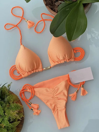 Mehrfarbiger Triangle-Bikini – verspielt, sexy & rückenfrei