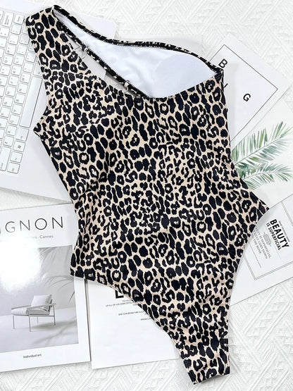 Leopard Monokini mit Metallringen – wild, asymmetrisch & stilvoll