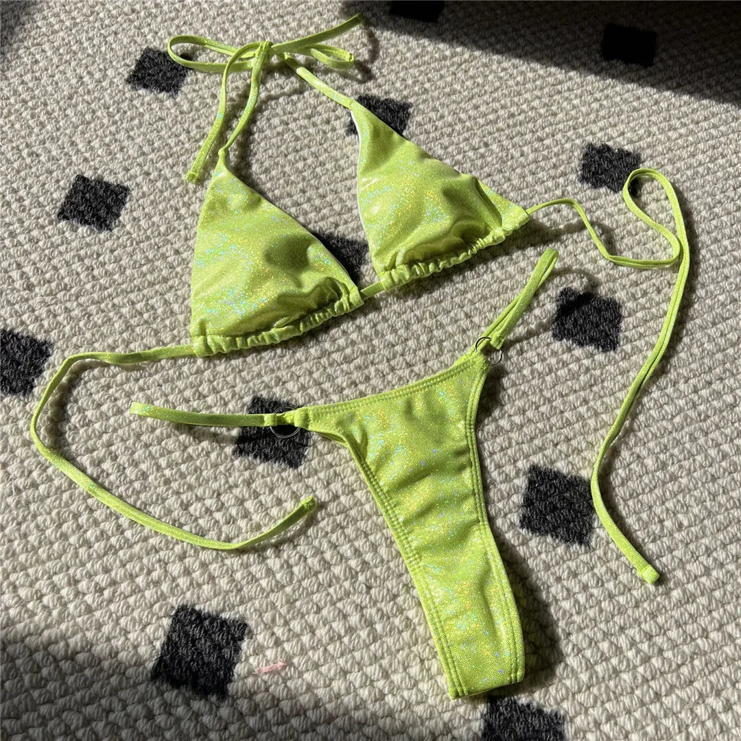Glitzernder High-Cut Halter-Bikini – für funkelnde Auftritte am Strand