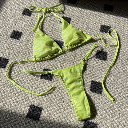 Glitzernder High-Cut Halter-Bikini – für funkelnde Auftritte am Strand