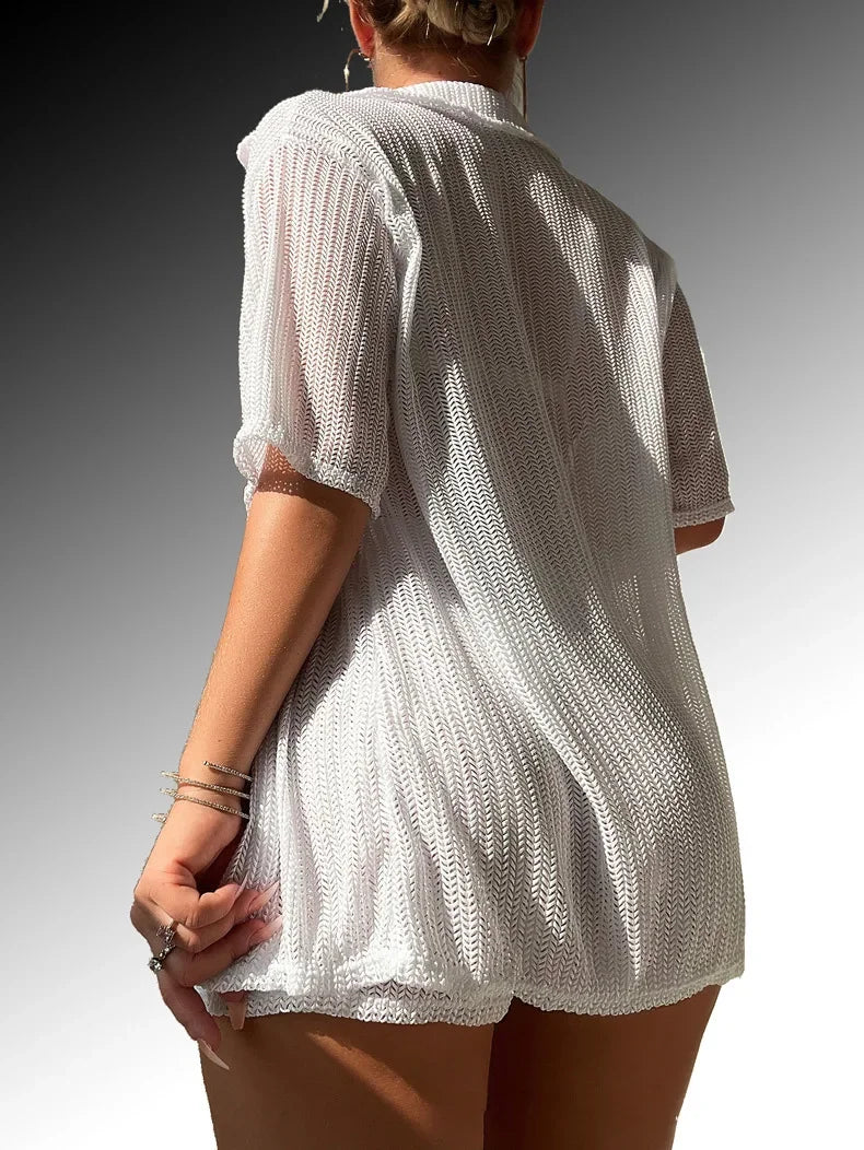 Vier-teiliges Bikini-Set mit gehäkelter Tunika – stilvoll am Strand