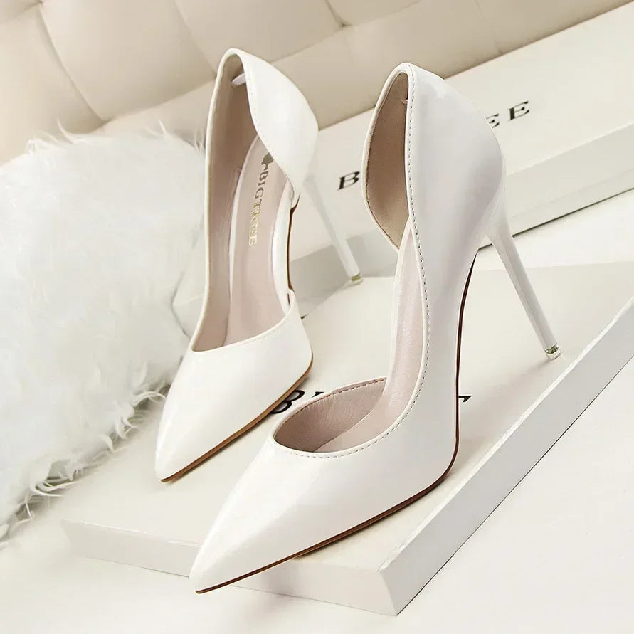Elegante Lackleder-Pumps mit Cut-Out-Design 👠