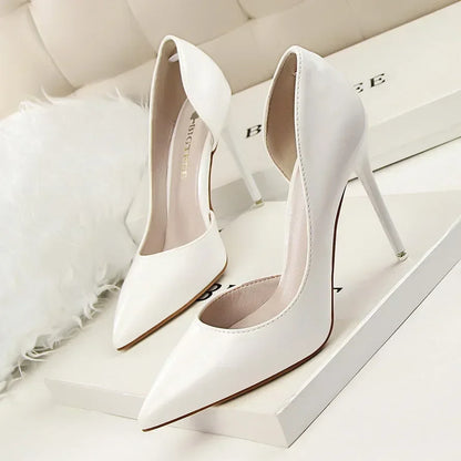Elegante Lackleder-Pumps mit Cut-Out-Design 👠