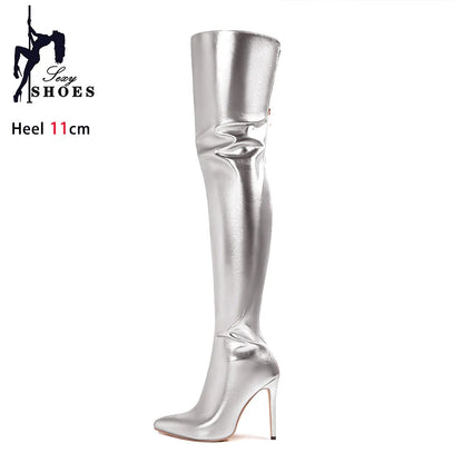 Oberschenkelhohe Stiefel mit spitzer Zehenpartie & Rückenzipper – Glanzvoll. Stark. Unvergesslich.