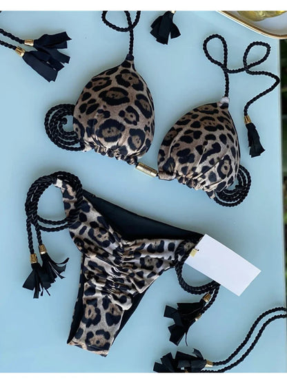 Mehrfarbiger Triangle-Bikini – verspielt, sexy & rückenfrei