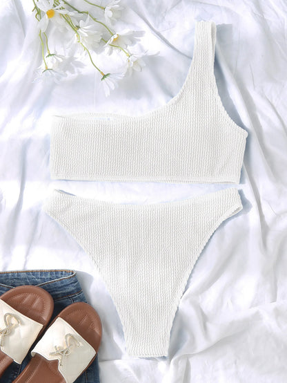 One-Shoulder Bikini in strukturierter Optik – minimalistisch, aber extrem wirkungsvoll