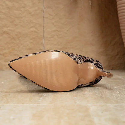 Eilyken Design Kniehohe Stiefel mit Leopardenmuster – Wild. Feminin. Unübersehbar.