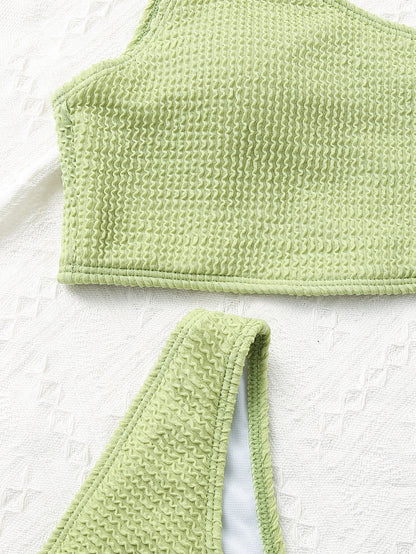 One-Shoulder Bikini in strukturierter Optik – minimalistisch, aber extrem wirkungsvoll