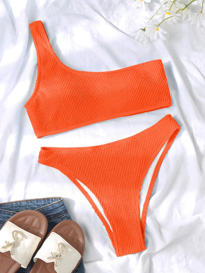 One-Shoulder Bikini in strukturierter Optik – minimalistisch, aber extrem wirkungsvoll