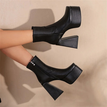 Platform Ankle Boots mit Zipper – Bold. Clean. Fashion-Statement.