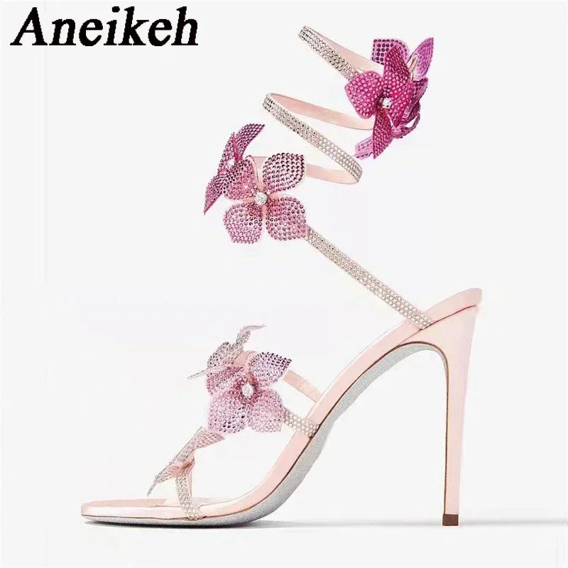 Crystal Flower Heels – Funkelnde Eleganz mit verspieltem Twist