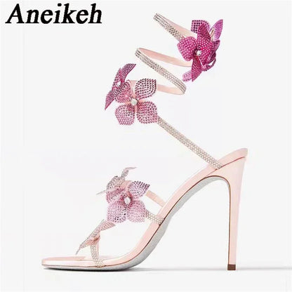 Crystal Flower Heels – Funkelnde Eleganz mit verspieltem Twist