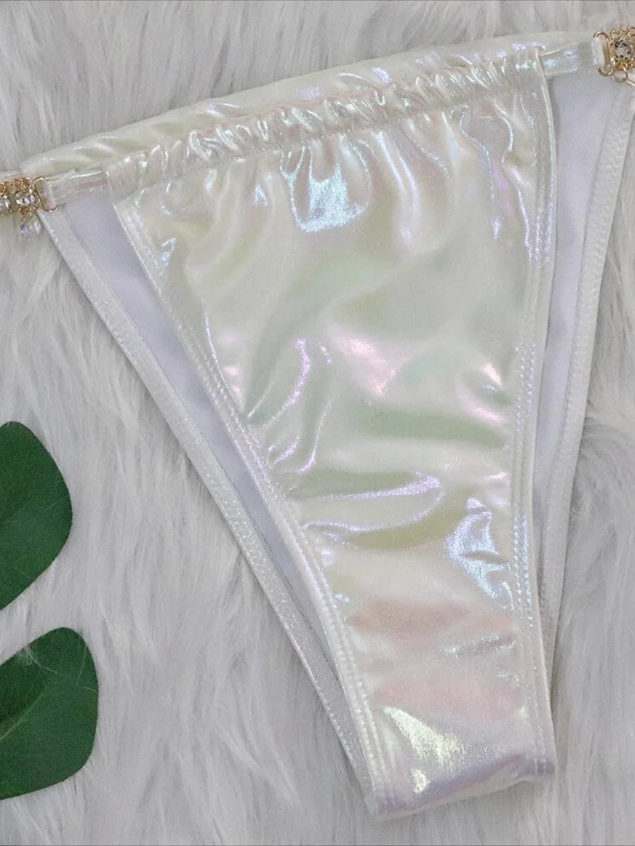 Bikini im Wet-Look mit Diamantdetails – auffällig, edgy & verführerisch