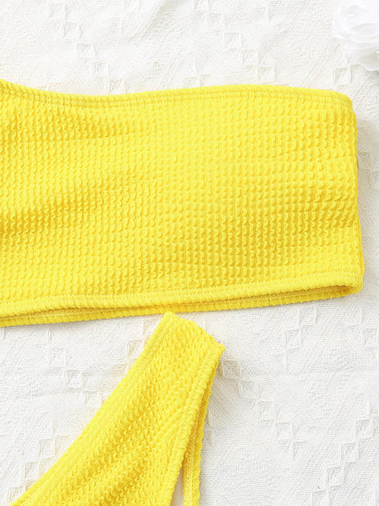 One-Shoulder Bikini in strukturierter Optik – minimalistisch, aber extrem wirkungsvoll