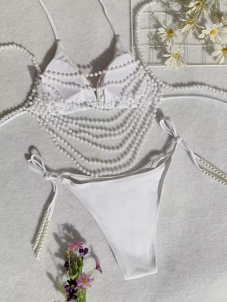 3-teiliges Bikini-Set mit Perlenketten – Luxus am Strand