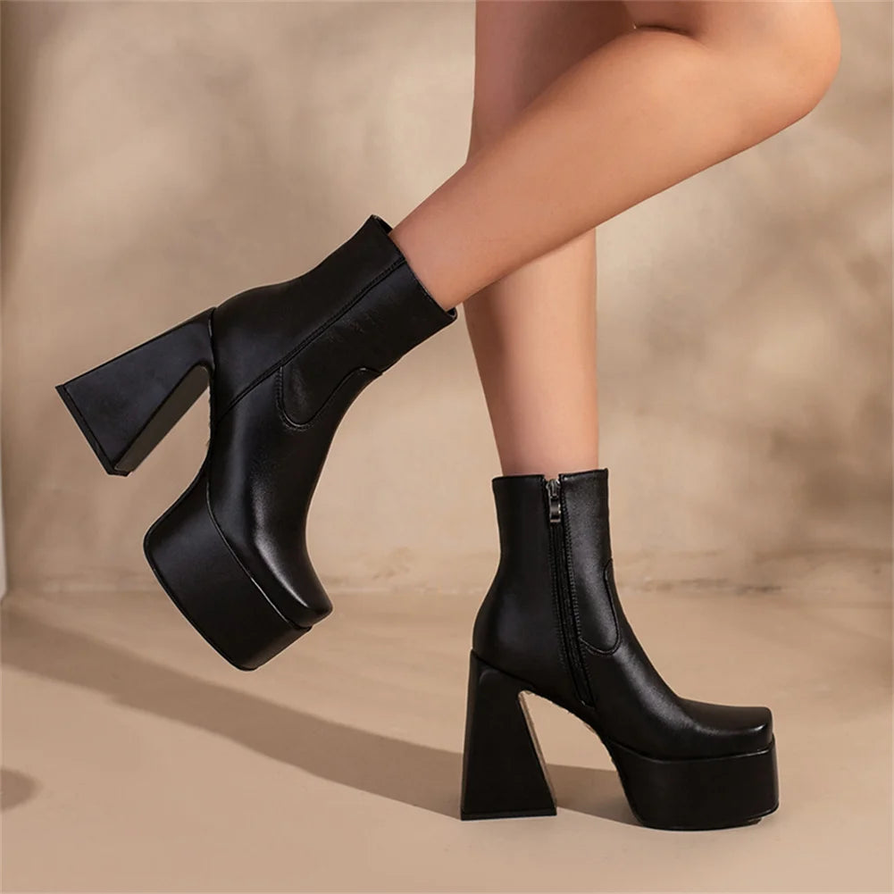 Platform Ankle Boots mit Zipper – Bold. Clean. Fashion-Statement.