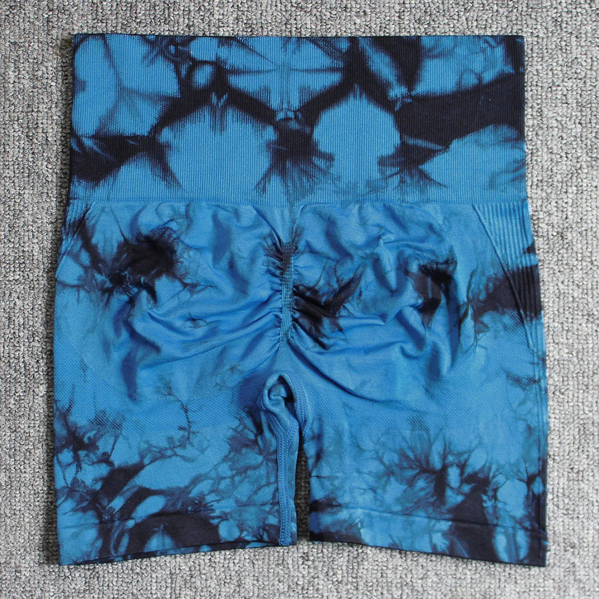 Tie-Dye Vibes & perfekte Kurven – Nahtlose Sport-Shorts für deinen Style-Moment