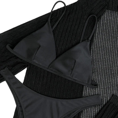 Vier-teiliges Bikini-Set mit gehäkelter Tunika – stilvoll am Strand