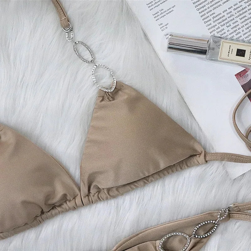 Diamant Bikini mit Ketten – glamourös, sexy & ein echter Blickfang