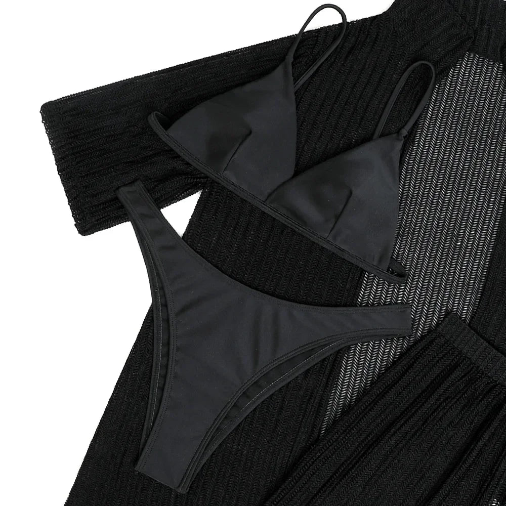 Vier-teiliges Bikini-Set mit gehäkelter Tunika – stilvoll am Strand