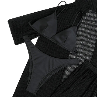 Vier-teiliges Bikini-Set mit gehäkelter Tunika – stilvoll am Strand