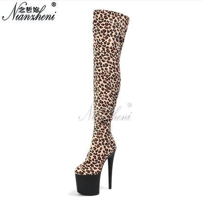 Leopard Overknee-Stiefel mit 20 cm High Heels – Exotisch. Transparent. Unvergesslich.